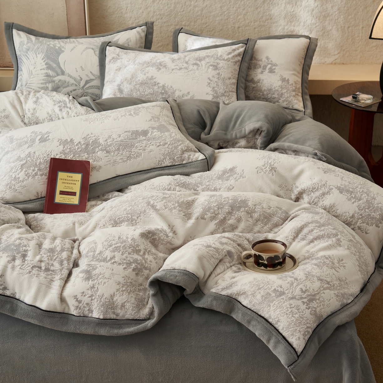 91家纺网 家纺一手货源 找家纺 子由家居 2025新款230g牛奶绒染色雕花可拆洗被套冬被 雕花被套-梦境