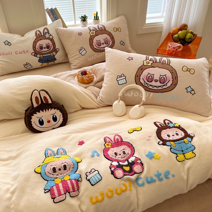 91家纺网 家纺一手货源 找家纺 徕米家居 2025新款卡通毛巾绣绣花牛奶绒四件套 拉布布