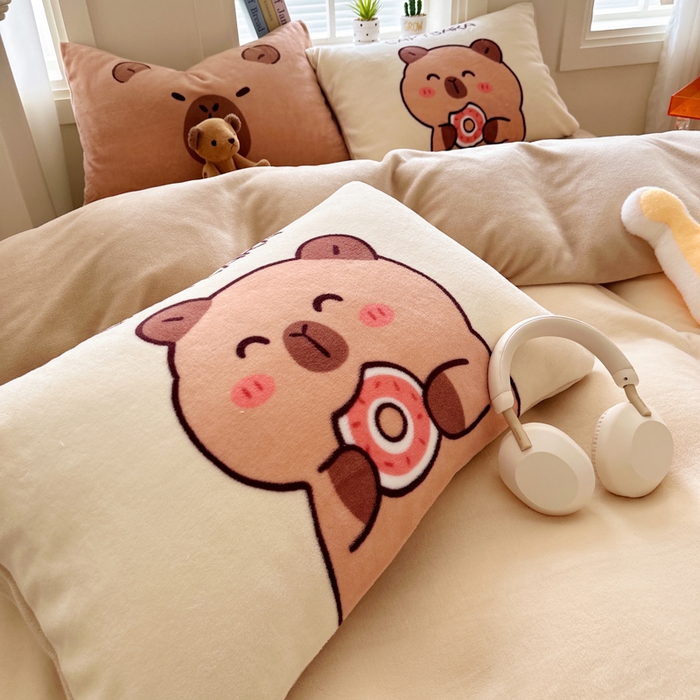 91家纺网 家纺一手货源 找家纺 徕米家居 2025新款卡通毛巾绣绣花牛奶绒四件套 卡皮吧啦