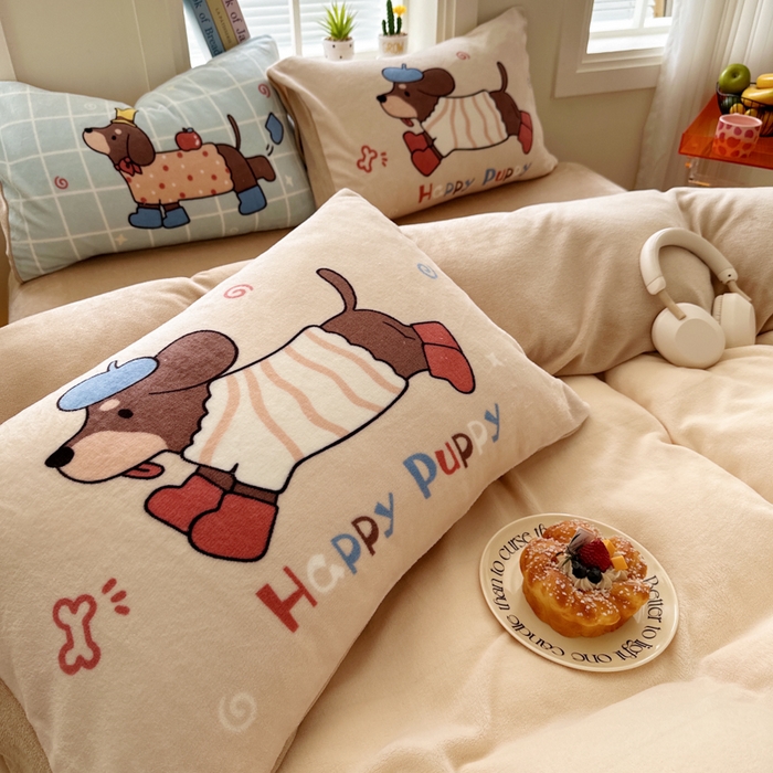 91家纺网 家纺一手货源 找家纺 徕米家居 2025新款卡通毛巾绣绣花牛奶绒四件套 奔跑小狗