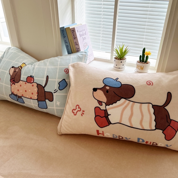 91家纺网 家纺一手货源 找家纺 徕米家居 2025新款卡通毛巾绣绣花牛奶绒四件套 奔跑小狗