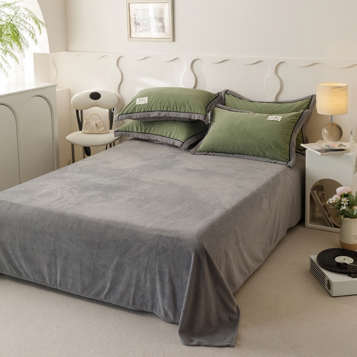 91家纺网 家纺一手货源 找家纺 子由家居 2024新款牛奶绒双拼可拆洗冬被被子被芯 双拼可拆洗-牛油果绿+浅灰