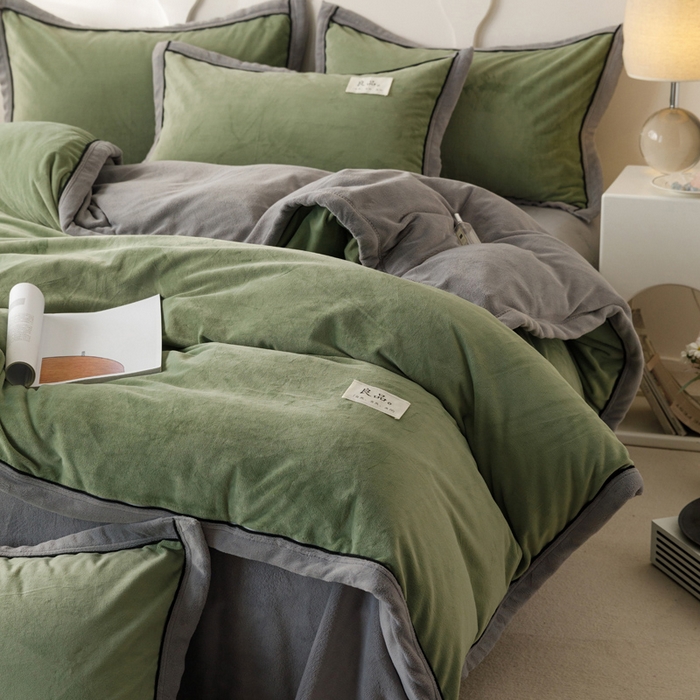 91家纺网 家纺一手货源 找家纺 子由家居 2024新款牛奶绒双拼可拆洗冬被被子被芯 双拼可拆洗-牛油果绿+浅灰