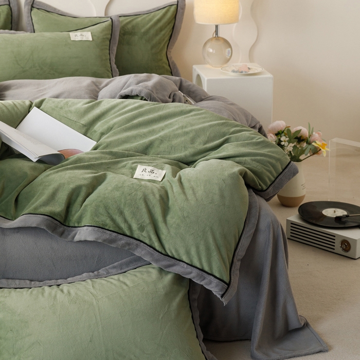 91家纺网 家纺一手货源 找家纺 子由家居 2024新款牛奶绒双拼可拆洗冬被被子被芯 双拼可拆洗-牛油果绿+浅灰