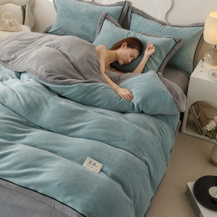 91家纺网 家纺一手货源 找家纺 子由家居 2024新款牛奶绒双拼可拆洗冬被被子被芯 双拼可拆洗-宾利蓝+浅灰