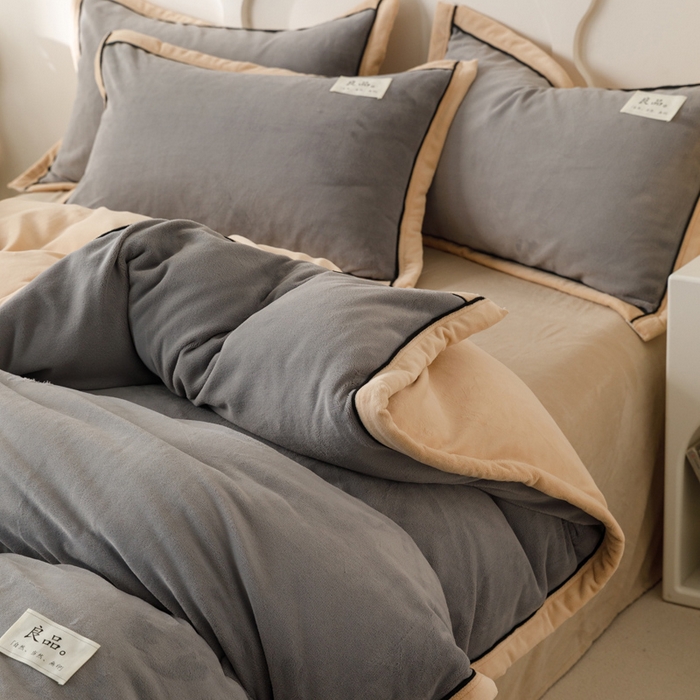 91家纺网 家纺一手货源 找家纺 子由家居 2024新款牛奶绒双拼可拆洗冬被被子被芯 双拼可拆洗-浅灰+米金