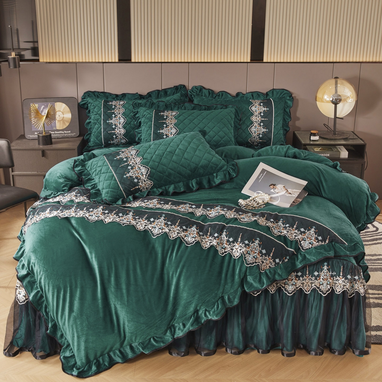 91家纺网 家纺一手货源 找家纺 恋尚 2025新款水晶绒保暖床裙四件套-梵蒂莎（控价） 梵蒂莎-绿