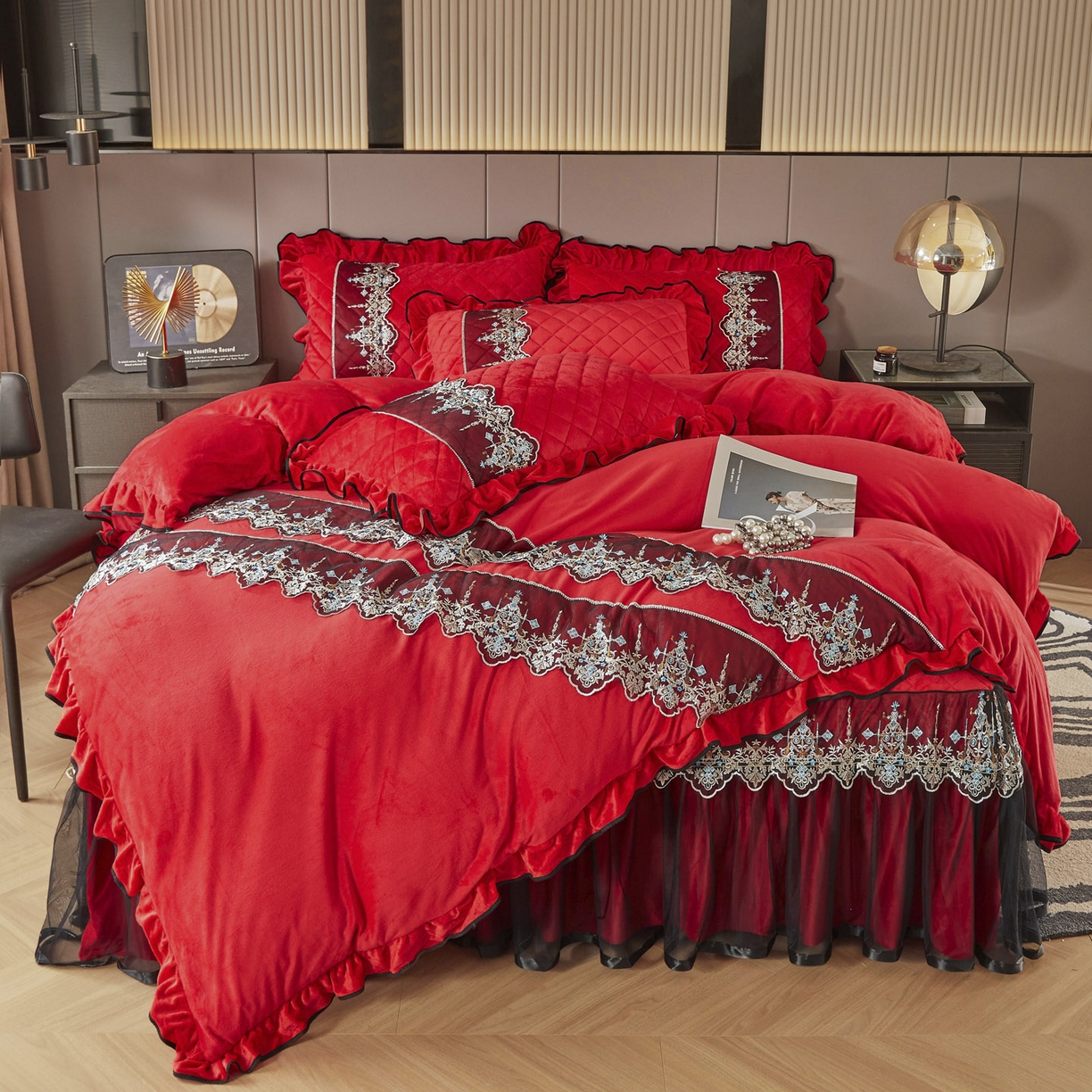 91家纺网 家纺一手货源 找家纺 恋尚 2025新款水晶绒保暖床裙四件套-梵蒂莎（控价） 梵蒂莎-品红