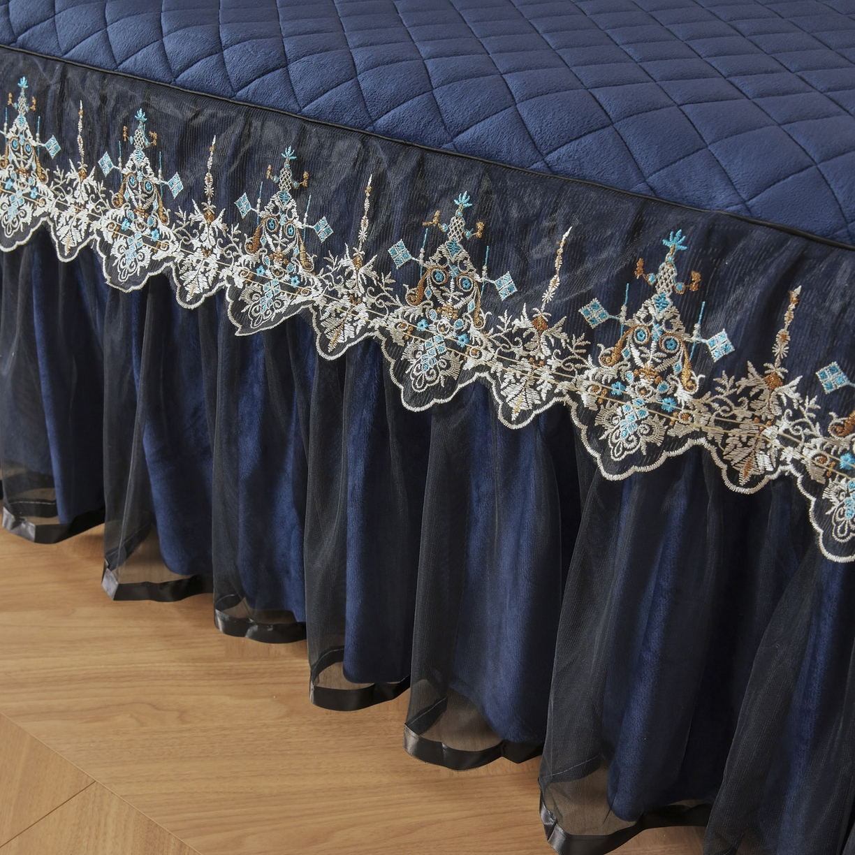 91家纺网 家纺一手货源 找家纺 恋尚 2025新款水晶绒保暖床裙四件套-梵蒂莎（控价） 梵蒂莎-宝蓝