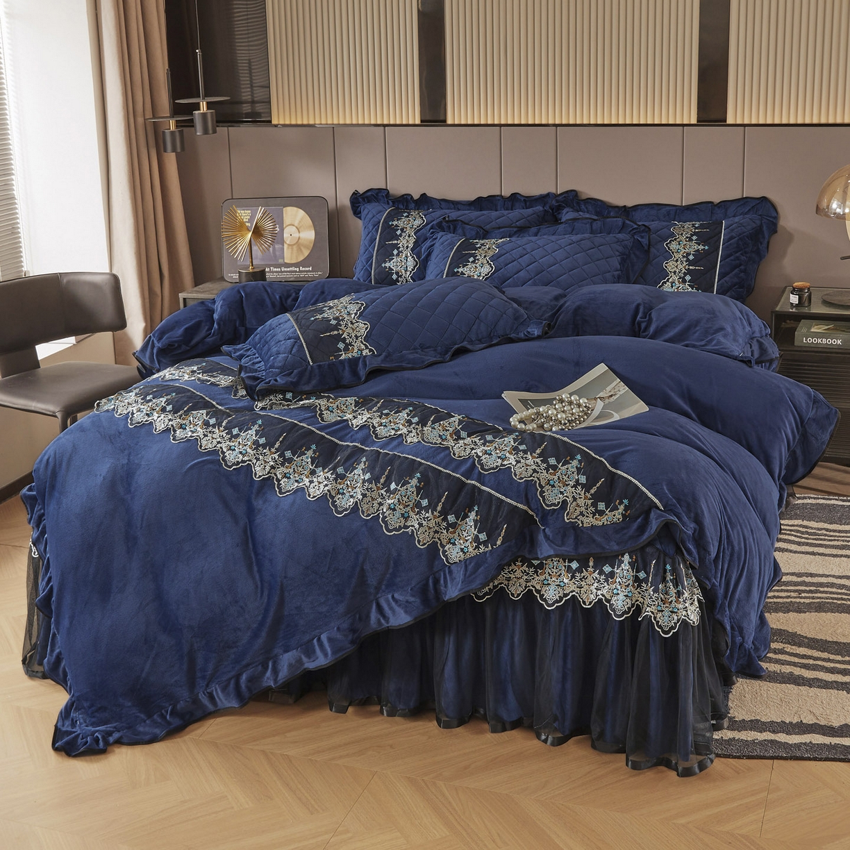 91家纺网 家纺一手货源 找家纺 恋尚 2025新款水晶绒保暖床裙四件套-梵蒂莎（控价） 梵蒂莎-宝蓝