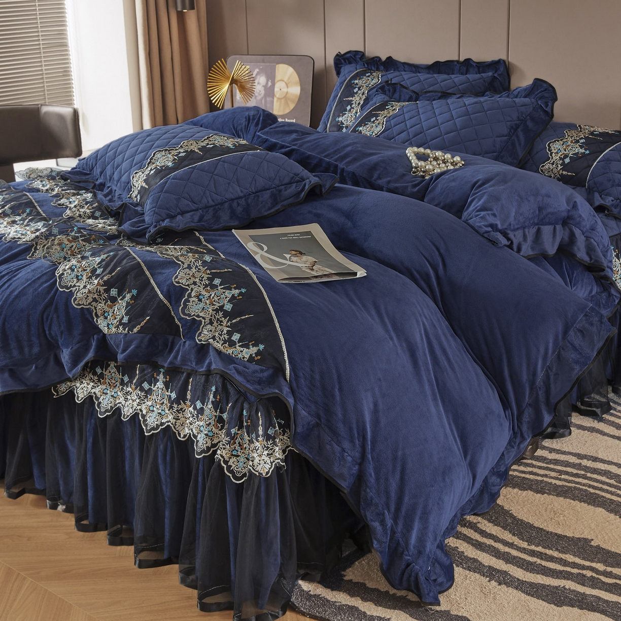 91家纺网 家纺一手货源 找家纺 恋尚 2025新款水晶绒保暖床裙四件套-梵蒂莎（控价） 梵蒂莎-宝蓝