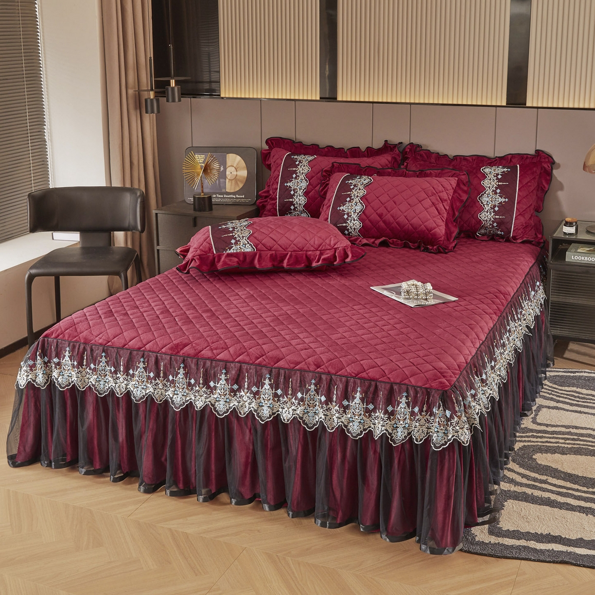 91家纺网 家纺一手货源 找家纺 恋尚 2025新款水晶绒保暖床裙四件套-梵蒂莎（控价） 梵蒂莎-酒红