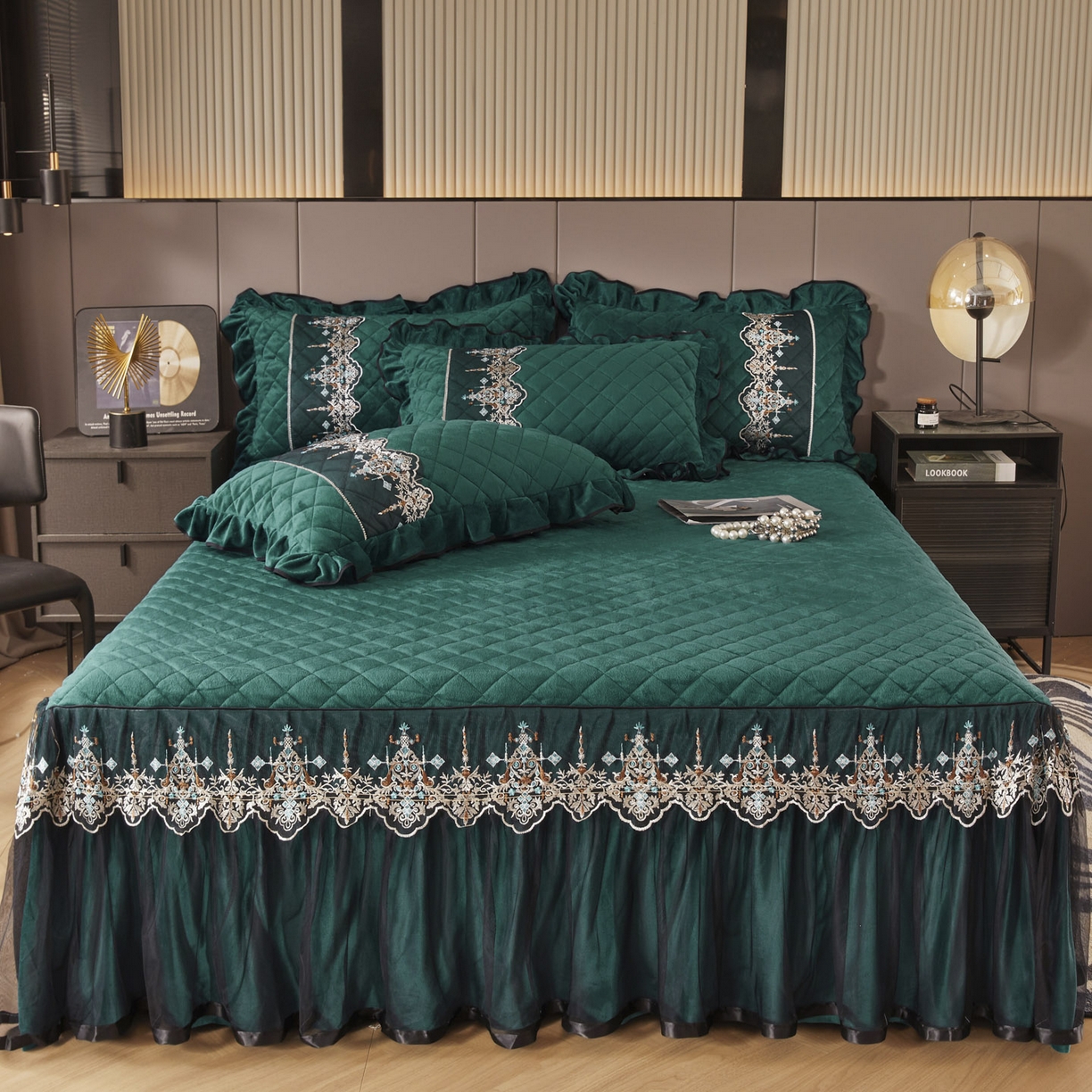 91家纺网 家纺一手货源 找家纺 恋尚 2025新款水晶绒保暖床裙四件套-梵蒂莎（控价） 梵蒂莎-绿