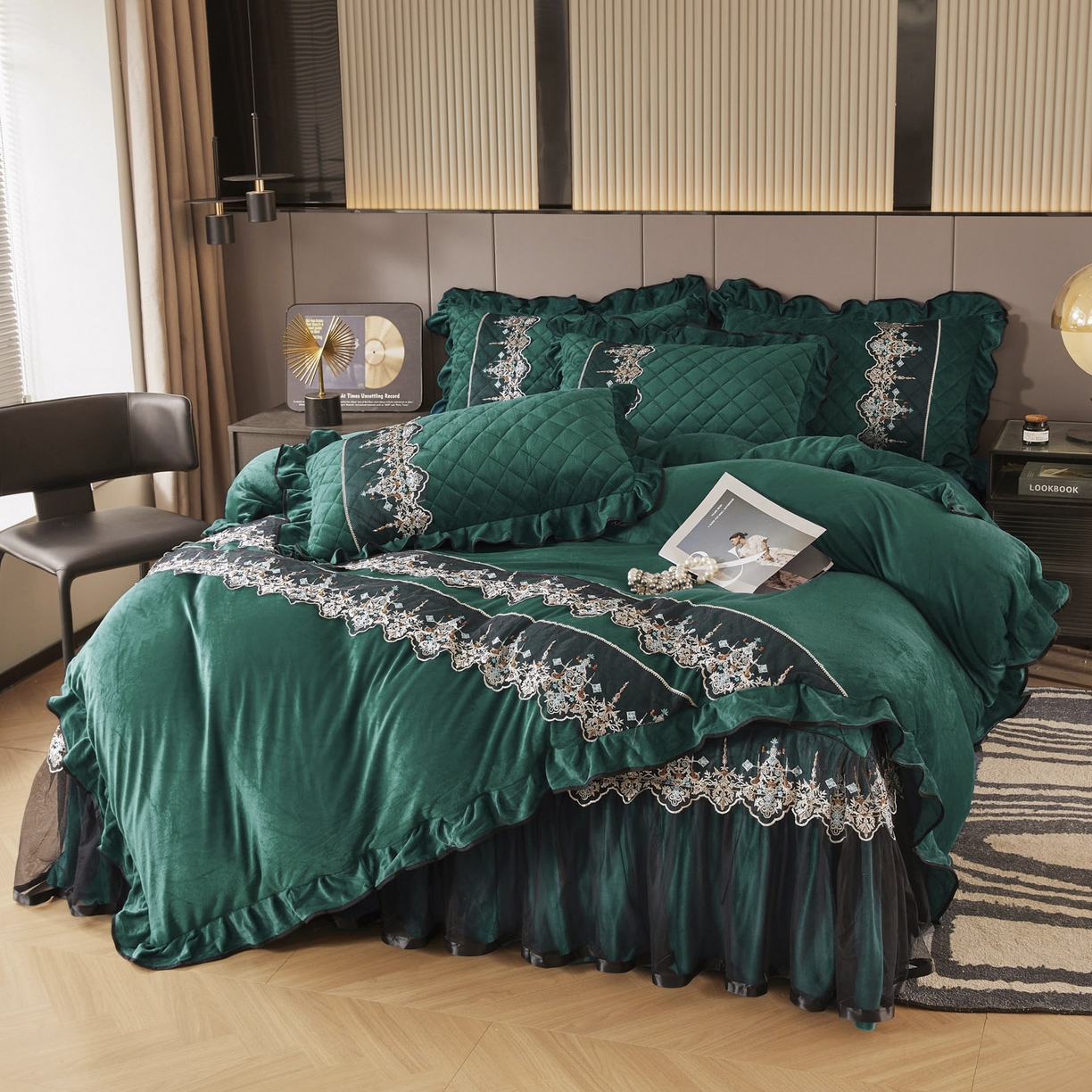 91家纺网 家纺一手货源 找家纺 恋尚 2025新款水晶绒保暖床裙四件套-梵蒂莎（控价） 梵蒂莎-绿