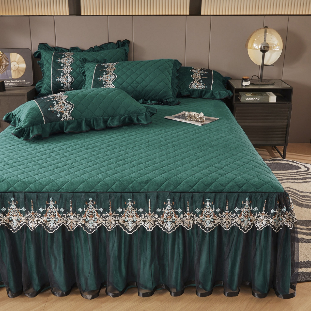 91家纺网 家纺一手货源 找家纺 恋尚 2025新款水晶绒保暖床裙四件套-梵蒂莎（控价） 梵蒂莎-绿