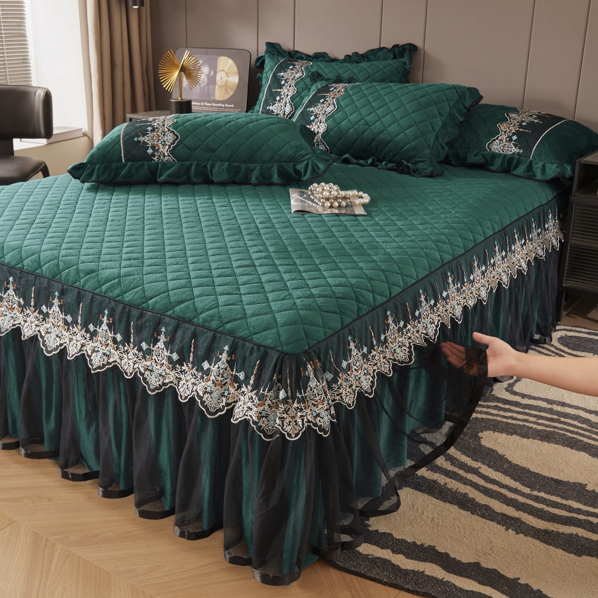 91家纺网 家纺一手货源 找家纺 恋尚 2025新款水晶绒保暖床裙四件套-梵蒂莎（控价） 梵蒂莎-绿