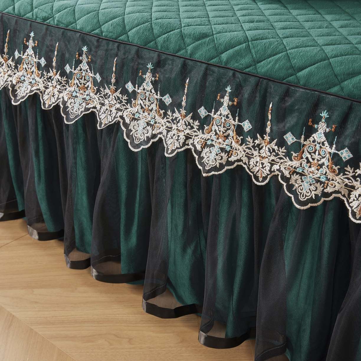 91家纺网 家纺一手货源 找家纺 恋尚 2025新款水晶绒保暖床裙四件套-梵蒂莎（控价） 梵蒂莎-绿