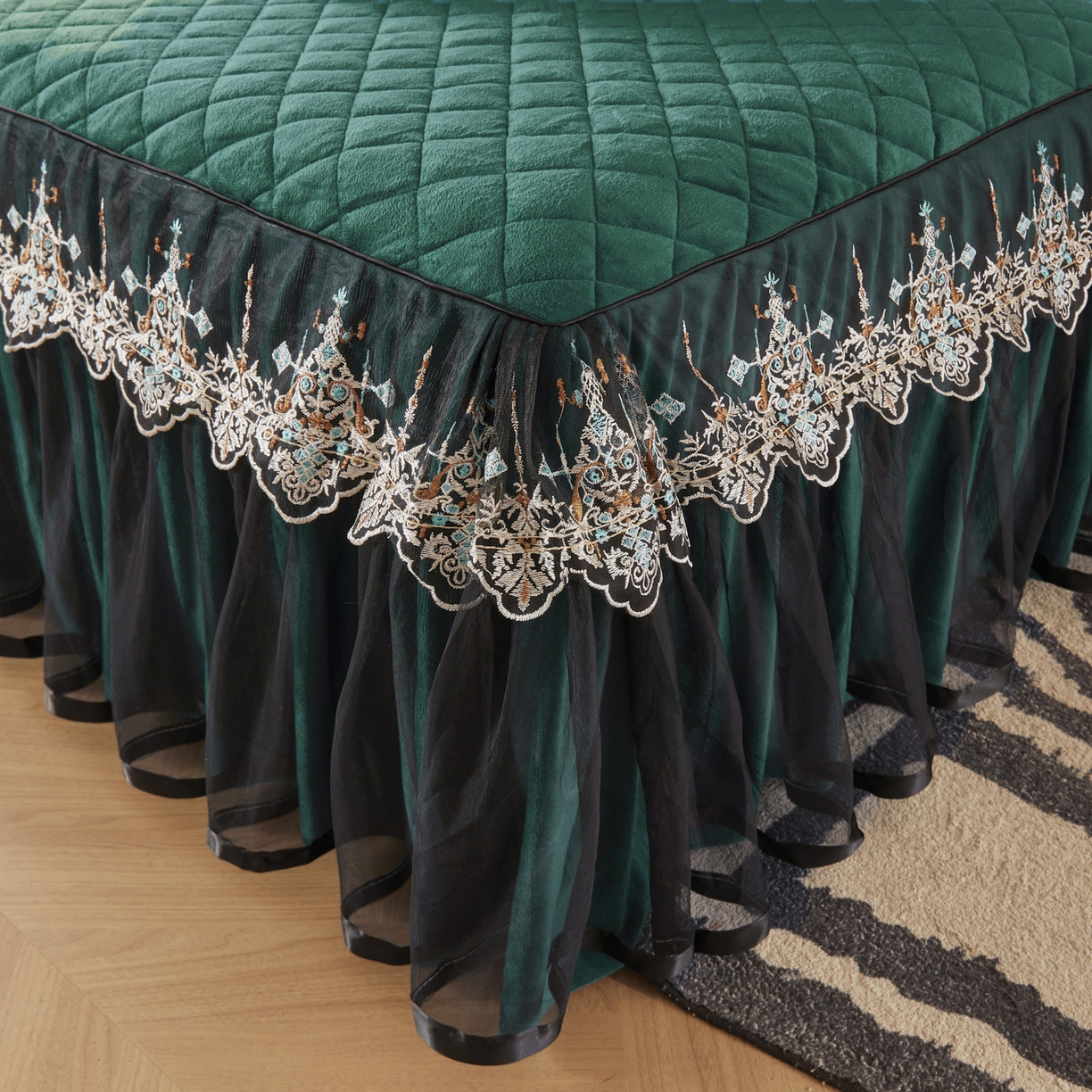 91家纺网 家纺一手货源 找家纺 恋尚 2025新款水晶绒保暖床裙四件套-梵蒂莎（控价） 梵蒂莎-绿