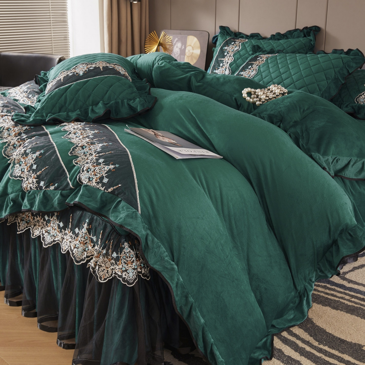 91家纺网 家纺一手货源 找家纺 恋尚 2025新款水晶绒保暖床裙四件套-梵蒂莎（控价） 梵蒂莎-绿