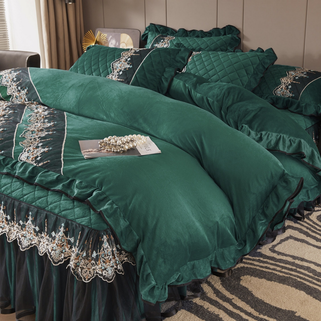 91家纺网 家纺一手货源 找家纺 恋尚 2025新款水晶绒保暖床裙四件套-梵蒂莎（控价） 梵蒂莎-绿