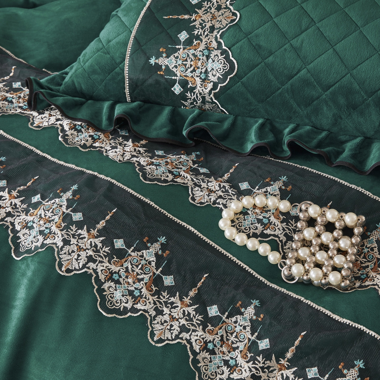 91家纺网 家纺一手货源 找家纺 恋尚 2025新款水晶绒保暖床裙四件套-梵蒂莎（控价） 梵蒂莎-绿