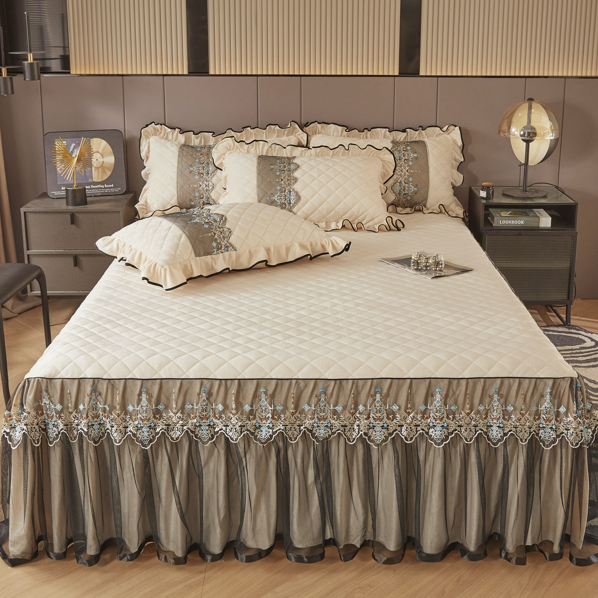 91家纺网 家纺一手货源 找家纺 恋尚 2025新款水晶绒保暖床裙四件套-梵蒂莎（控价） 梵蒂莎-米黄