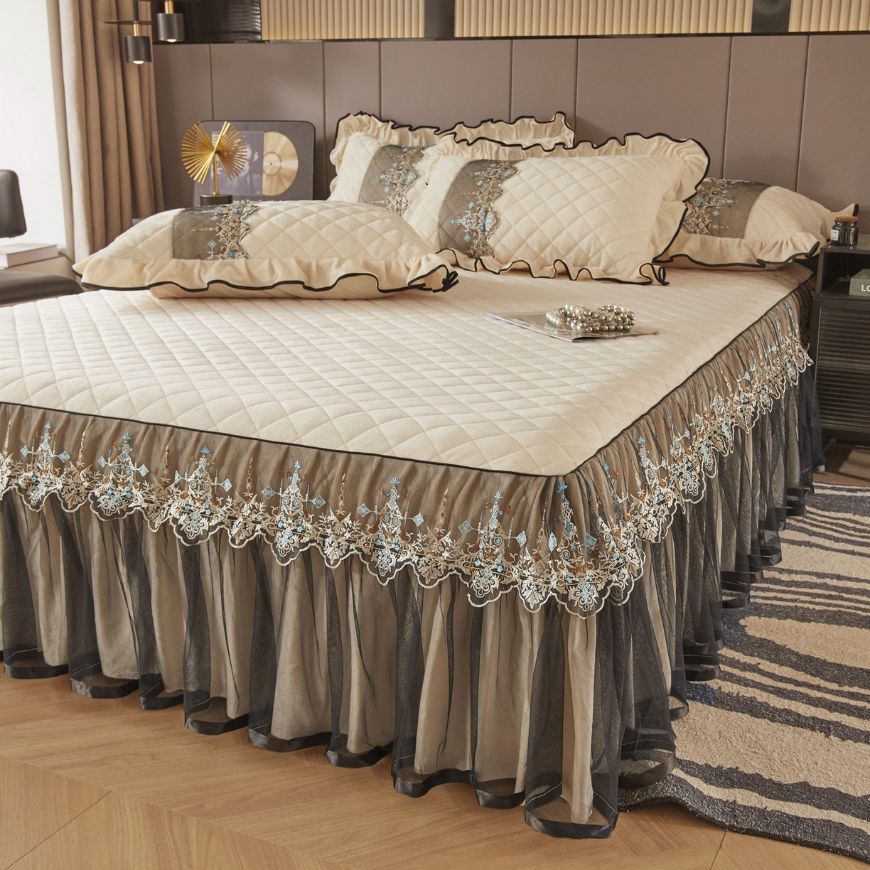 91家纺网 家纺一手货源 找家纺 恋尚 2025新款水晶绒保暖床裙四件套-梵蒂莎（控价） 梵蒂莎-米黄