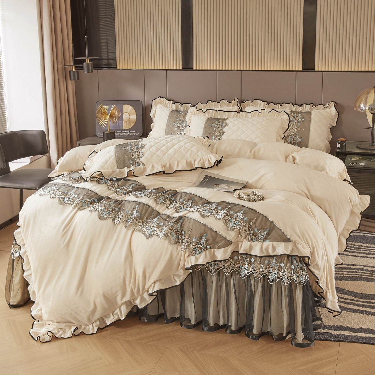 91家纺网 家纺一手货源 找家纺 恋尚 2025新款水晶绒保暖床裙四件套-梵蒂莎（控价） 梵蒂莎-米黄