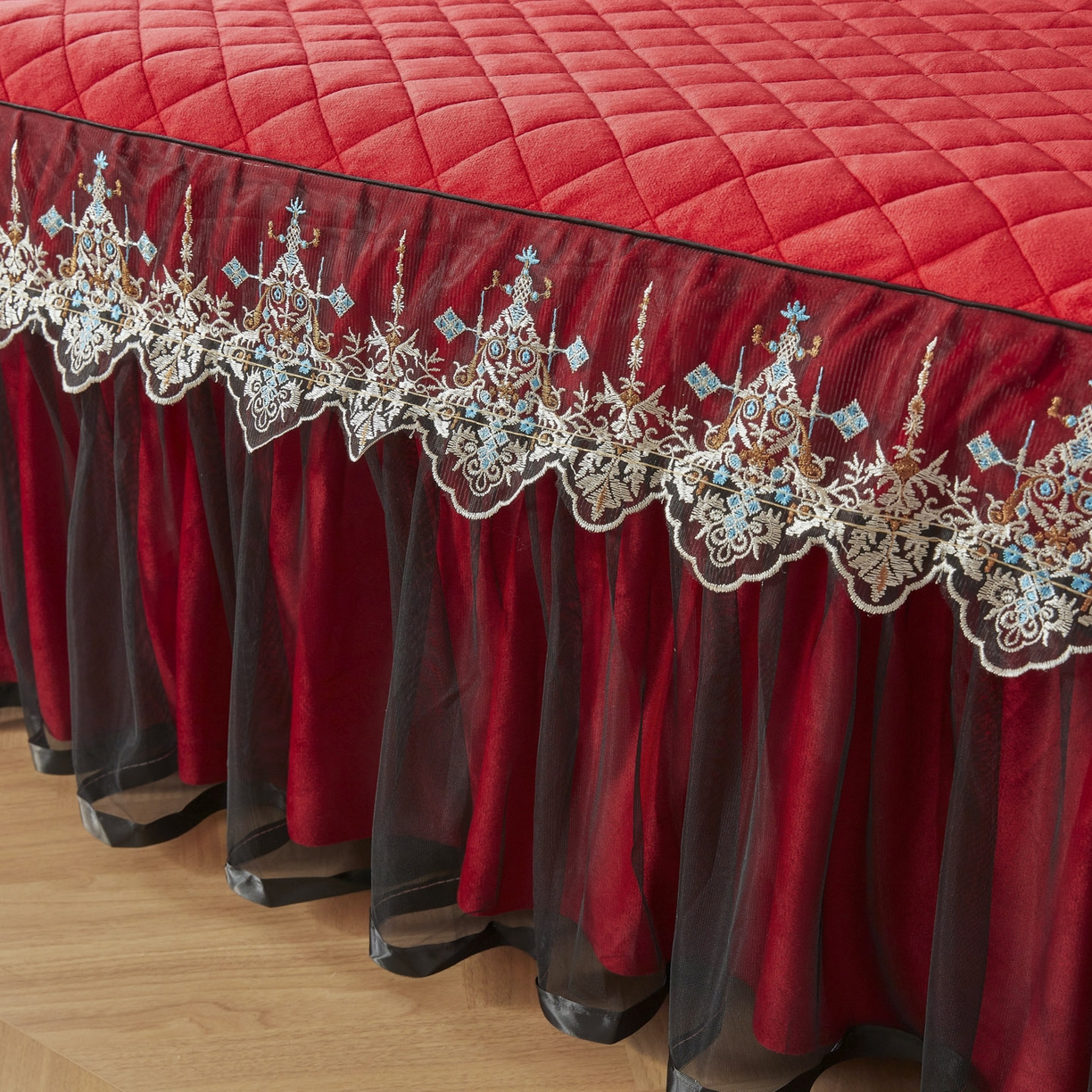 91家纺网 家纺一手货源 找家纺 恋尚 2025新款水晶绒保暖床裙四件套-梵蒂莎（控价） 梵蒂莎-品红