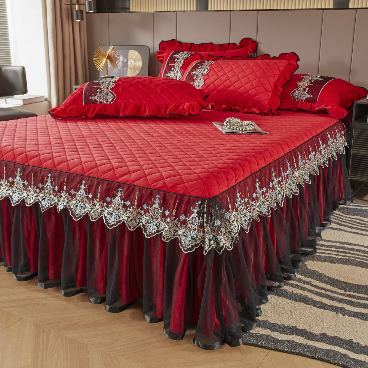 91家纺网 家纺一手货源 找家纺 恋尚 2025新款水晶绒保暖床裙四件套-梵蒂莎（控价） 梵蒂莎-品红