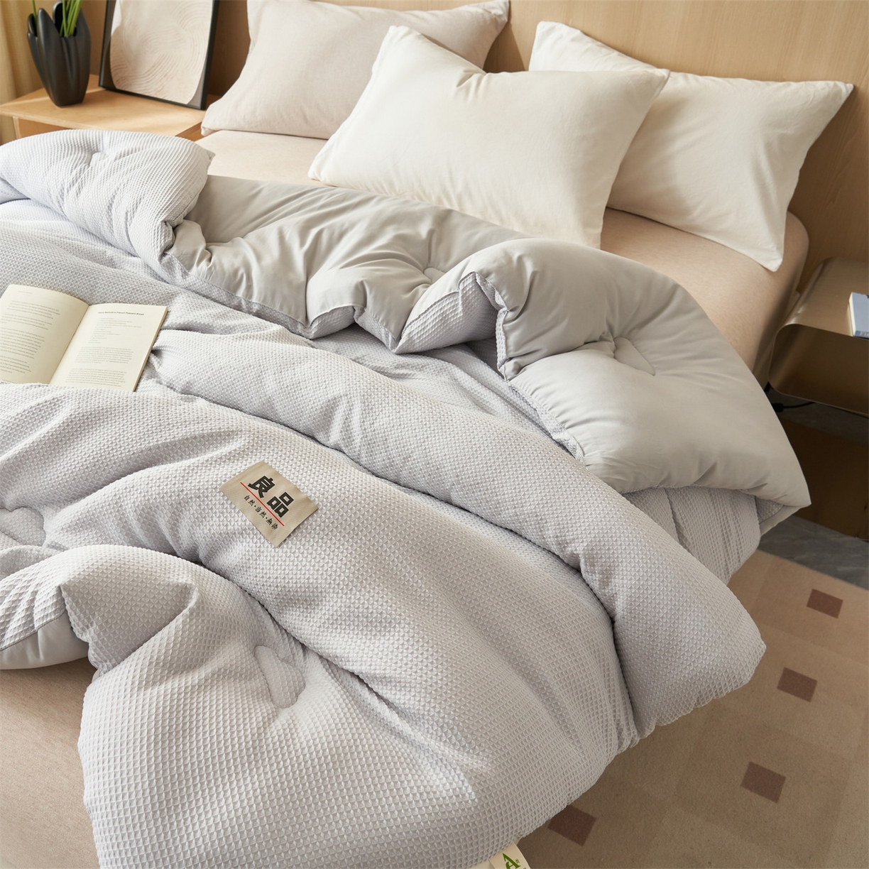 91家纺网 家纺一手货源 找家纺 恬思语家纺 2025秋冬新品提花华夫格55%大豆冬被 被子被芯 素锦灰