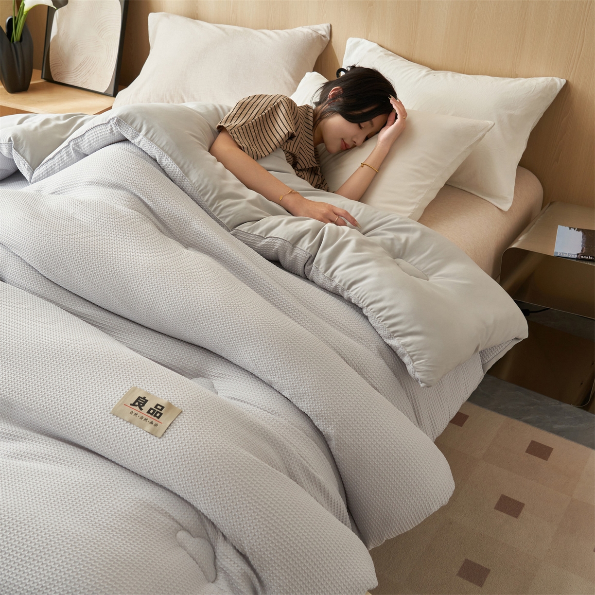 91家纺网 家纺一手货源 找家纺 恬思语家纺 2025秋冬新品提花华夫格55%大豆冬被 被子被芯 素锦灰