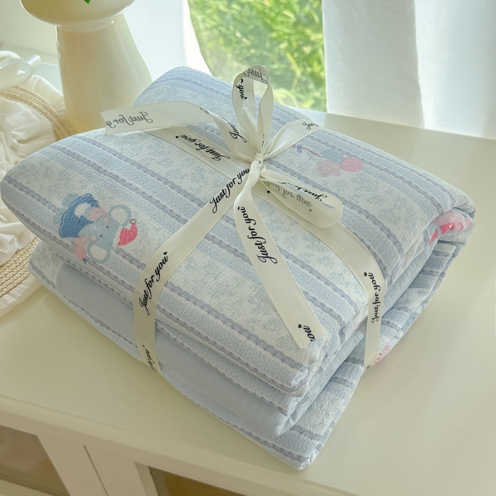 91家纺网 家纺一手货源 找家纺 玉海棠家纺 2025新款云感双层纱暗合四件套 蓝色小象