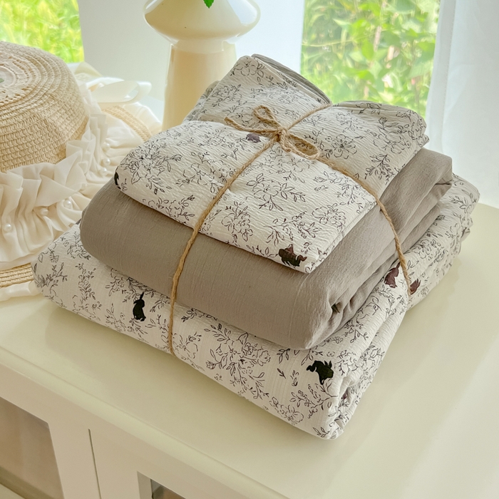 91家纺网 家纺一手货源 找家纺 玉海棠家纺 2025新款云感双层纱暗合四件套 兔与晚风