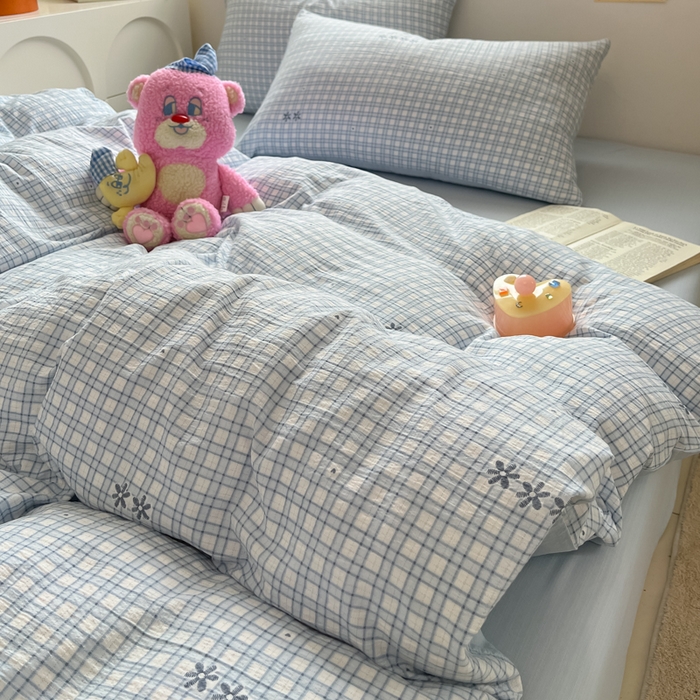 91家纺网 家纺一手货源 找家纺 玉海棠家纺 2025新款云感双层纱暗合四件套 蓝格纹