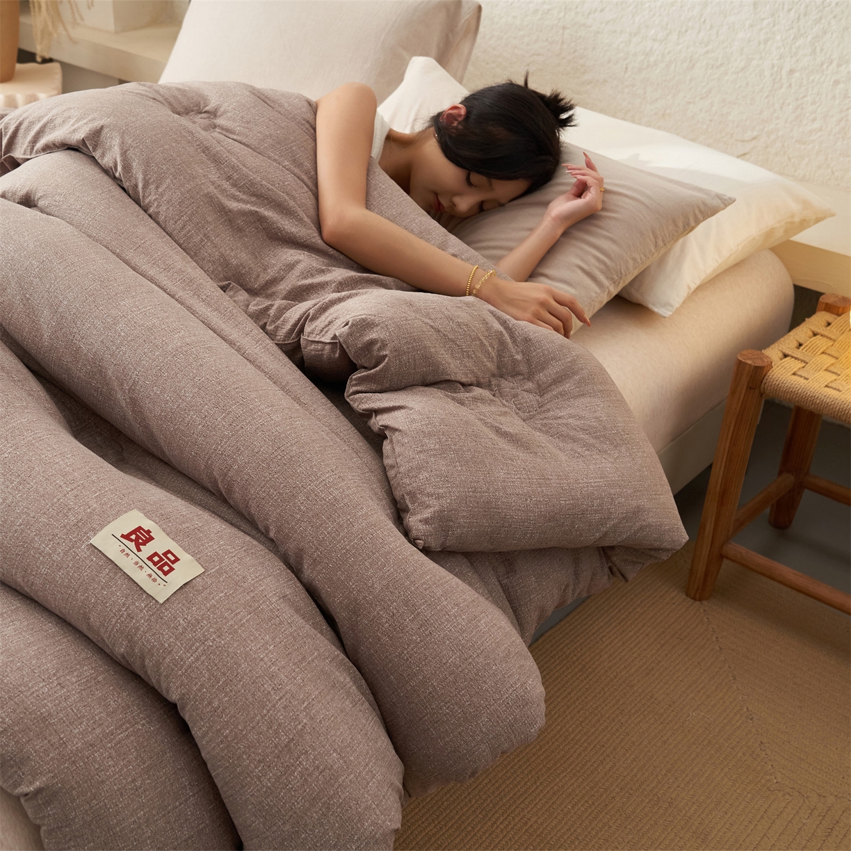 91家纺网 家纺一手货源 找家纺 恬思语家纺 2025秋冬新品亚麻棉花冬被 被子被芯 丽莎-棕