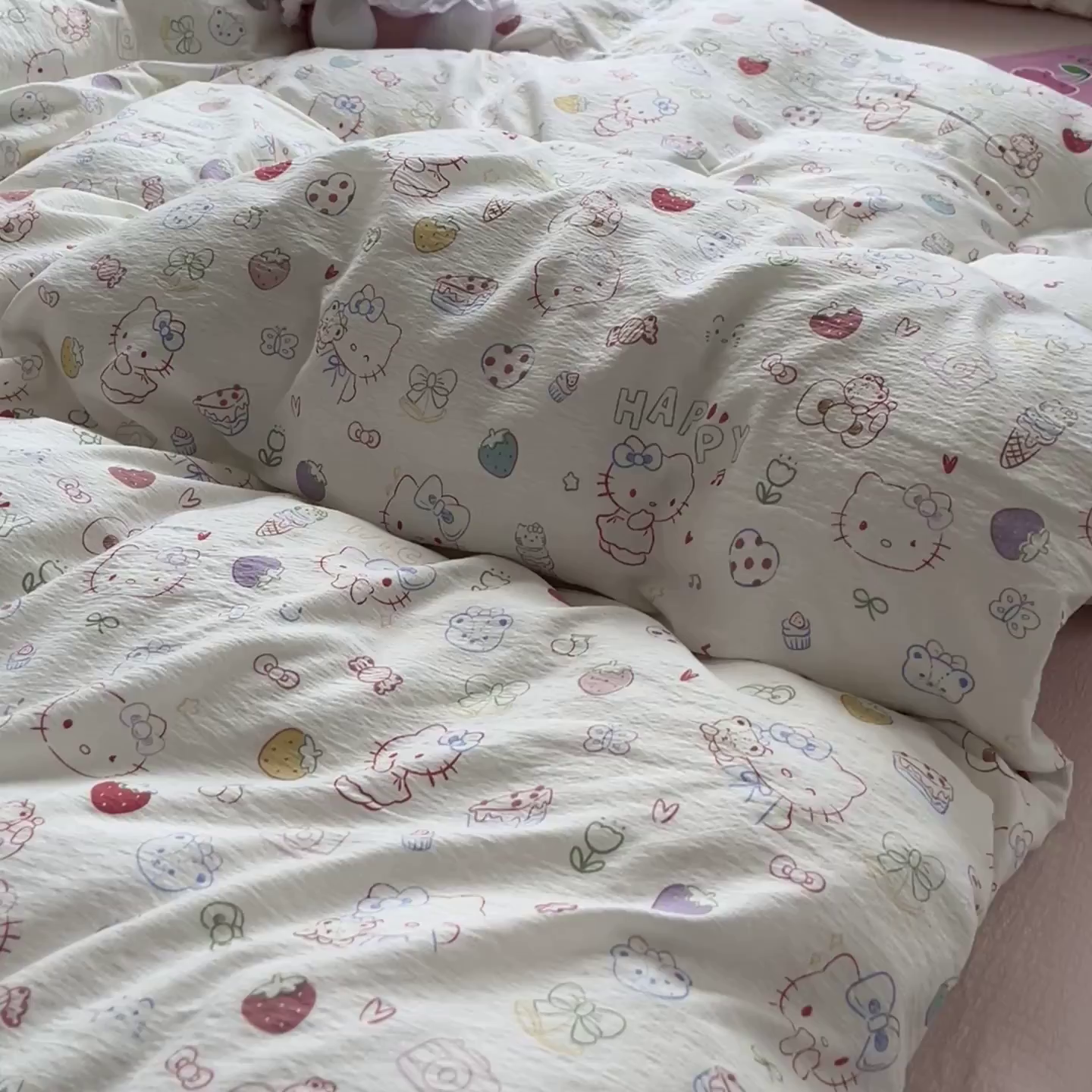 91家纺网 家纺一手货源 找家纺 玉海棠家纺 2025新款云感双层纱暗合四件套 凯蒂猫