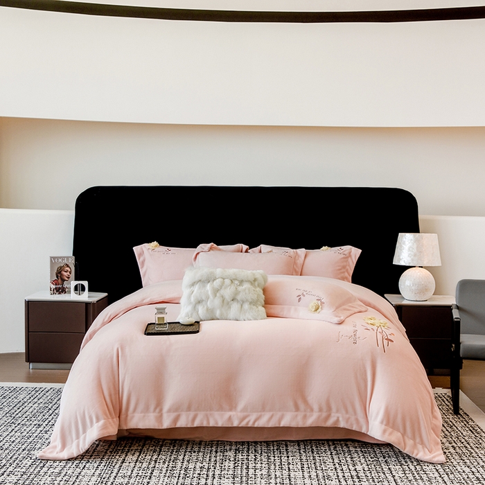 91家纺网 家纺一手货源 找家纺 （总）席之家 2025新款刺绣牛奶绒四件套-花语