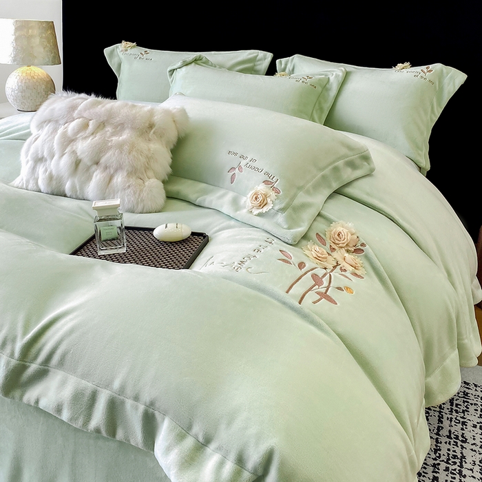 91家纺网 家纺一手货源 找家纺 席之家 2025新款刺绣牛奶绒四件套-花语 花语-青柠绿