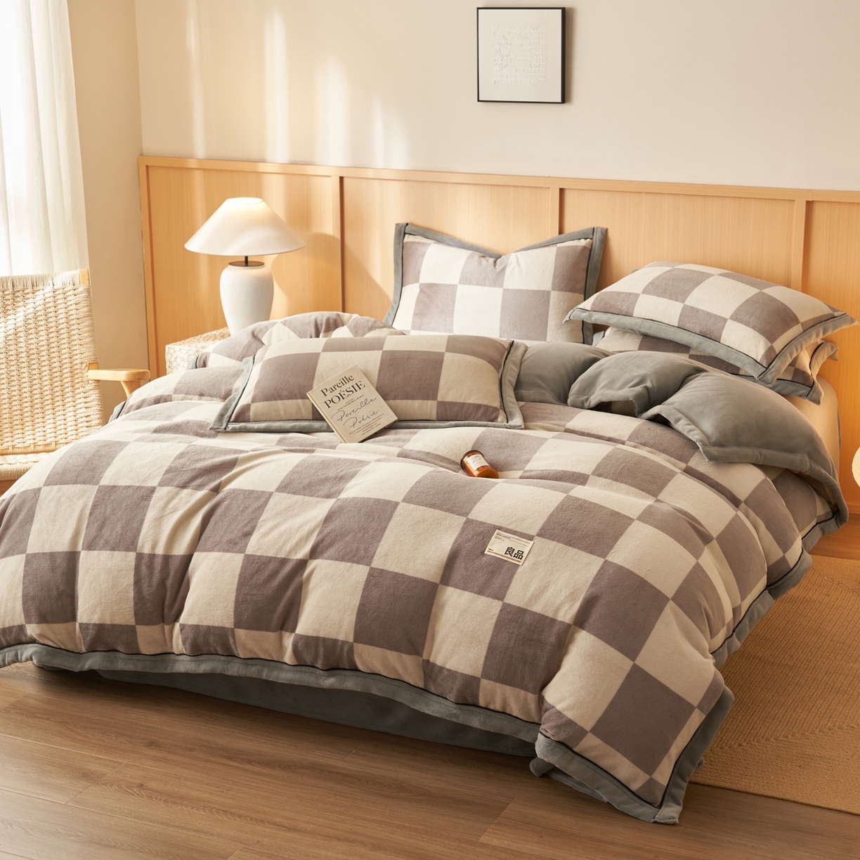 91家纺网 家纺一手货源 找家纺 子由家居 2025新款牛奶绒无印风可拆洗冬被被子被芯 灰白格