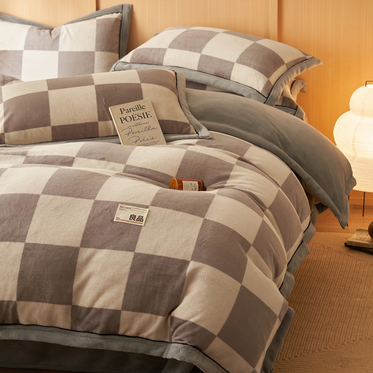 91家纺网 家纺一手货源 找家纺 子由家居 2025新款牛奶绒无印风可拆洗冬被被子被芯 灰白格