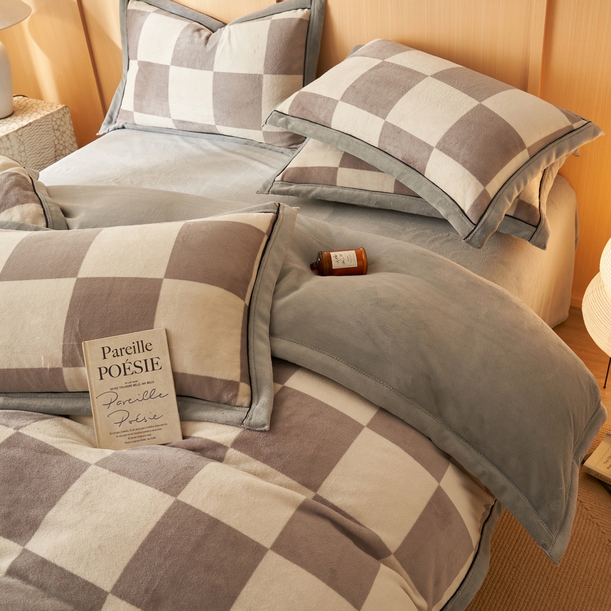 91家纺网 家纺一手货源 找家纺 子由家居 2025新款牛奶绒无印风可拆洗冬被被子被芯 灰白格