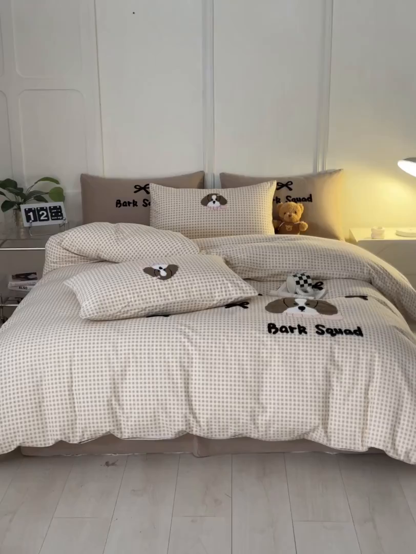 91家纺网 家纺一手货源 找家纺 （总）蓝邻家纺 2025新款全棉磨毛卡通刺绣款四件套--毛巾绣系列