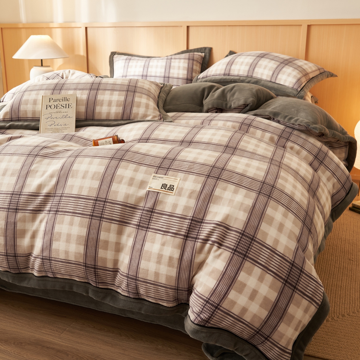 91家纺网 家纺一手货源 找家纺 子由家居 2025新款牛奶绒无印风可拆洗冬被被子被芯 洛卡灰格