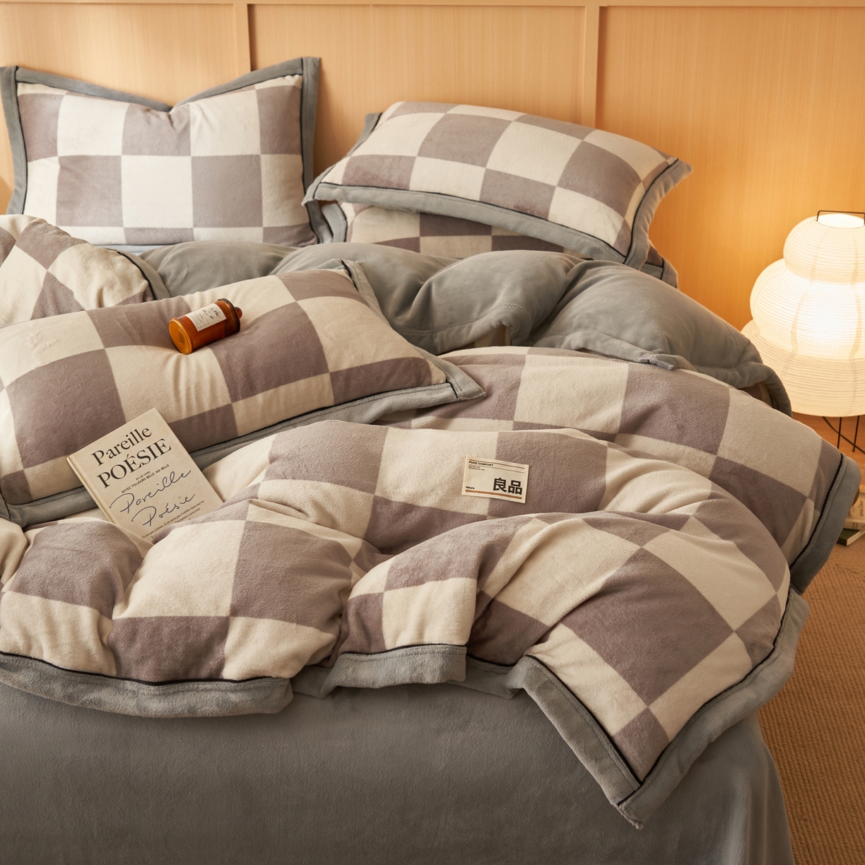 91家纺网 家纺一手货源 找家纺 子由家居 2025新款牛奶绒无印风可拆洗冬被被子被芯 灰白格