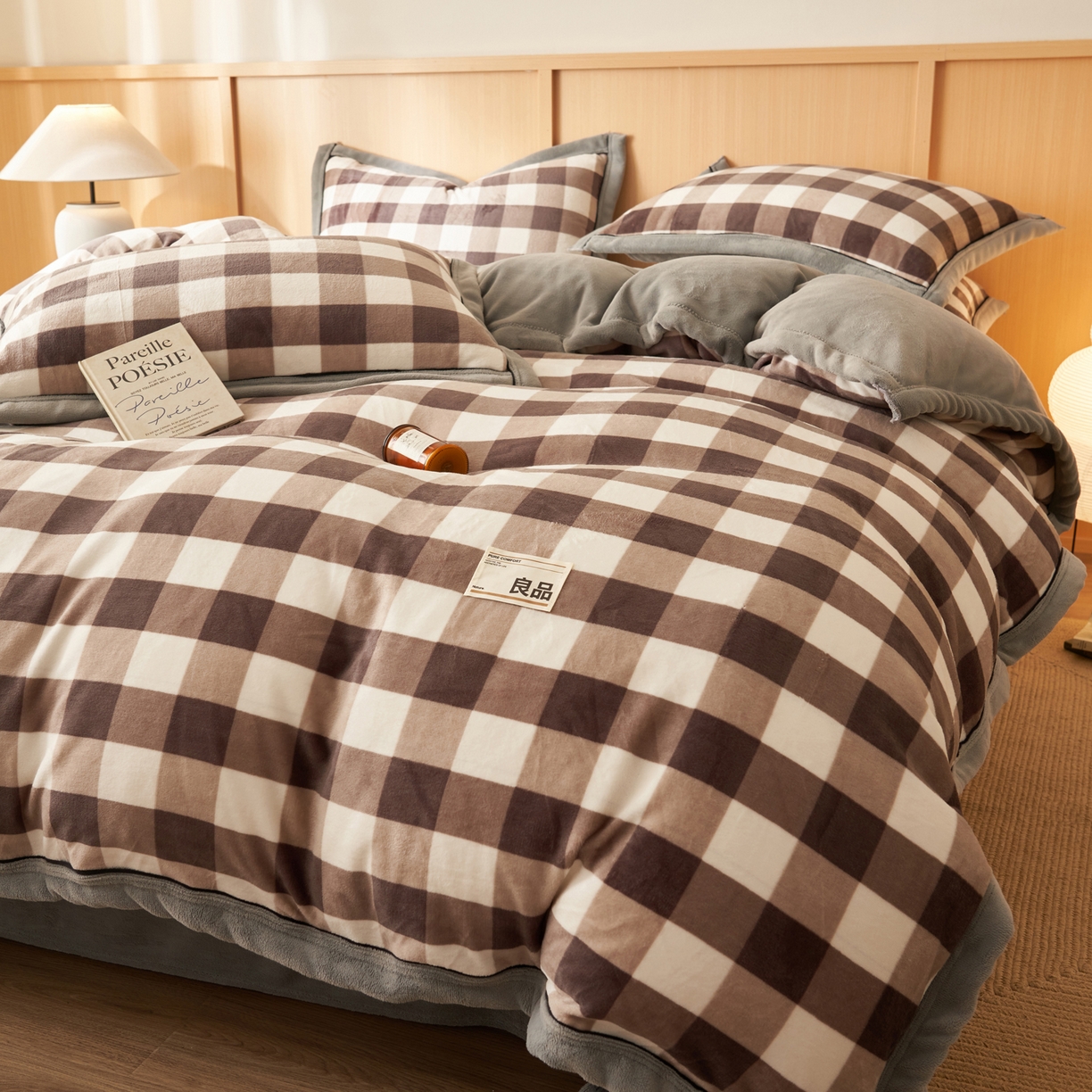 91家纺网 家纺一手货源 找家纺 子由家居 2025新款牛奶绒无印风可拆洗冬被被子被芯 大灰格