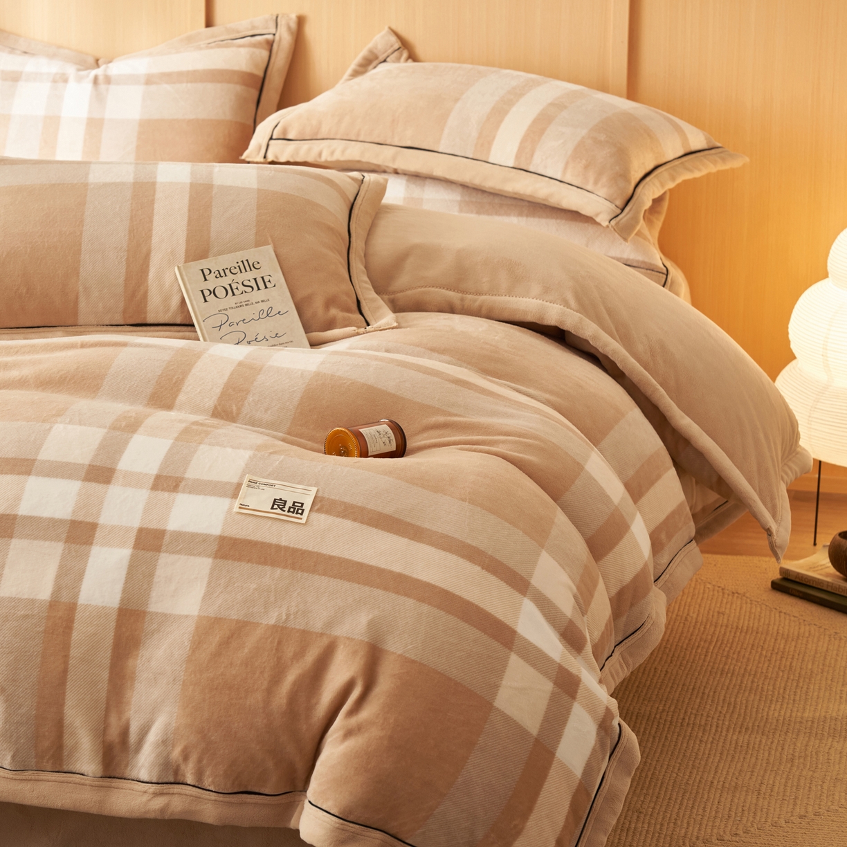 91家纺网 家纺一手货源 找家纺 子由家居 2025新款牛奶绒无印风可拆洗冬被被子被芯 大咖格