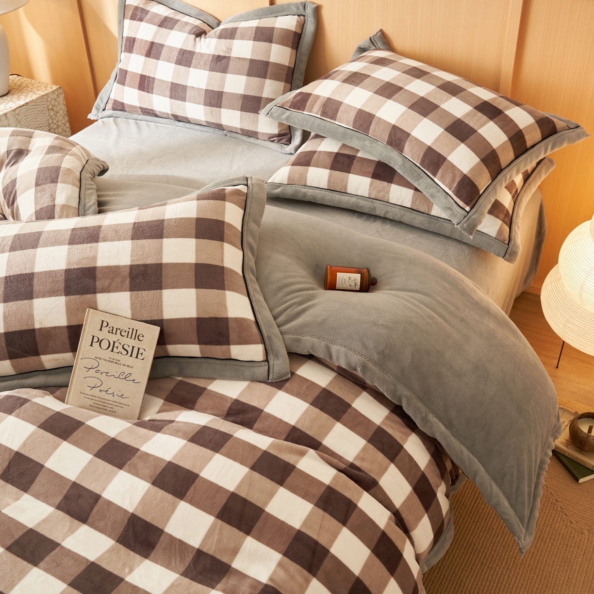 91家纺网 家纺一手货源 找家纺 子由家居 2025新款牛奶绒无印风可拆洗冬被被子被芯 大灰格