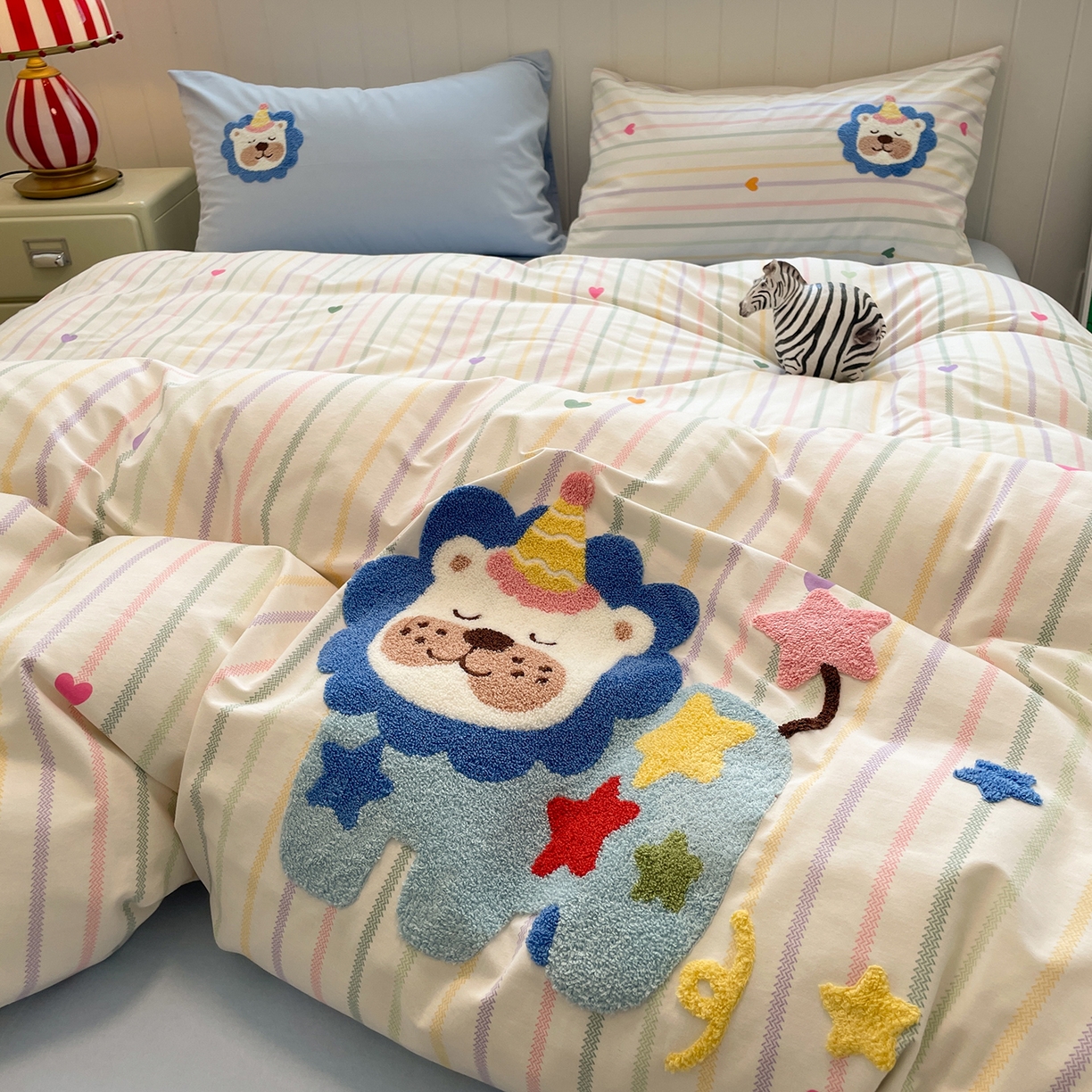 91家纺网 家纺一手货源 找家纺 （总）蓝邻家纺 2025新款全棉磨毛卡通刺绣款四件套--毛巾绣系列