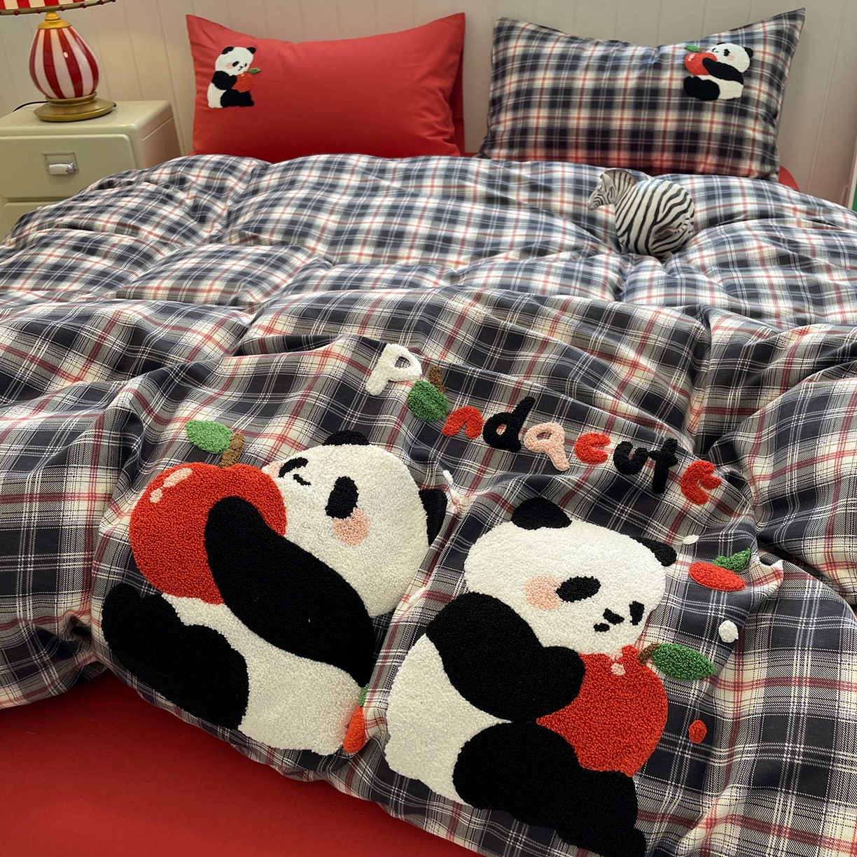 91家纺网 家纺一手货源 找家纺 （总）蓝邻家纺 2025新款全棉磨毛卡通刺绣款四件套--毛巾绣系列